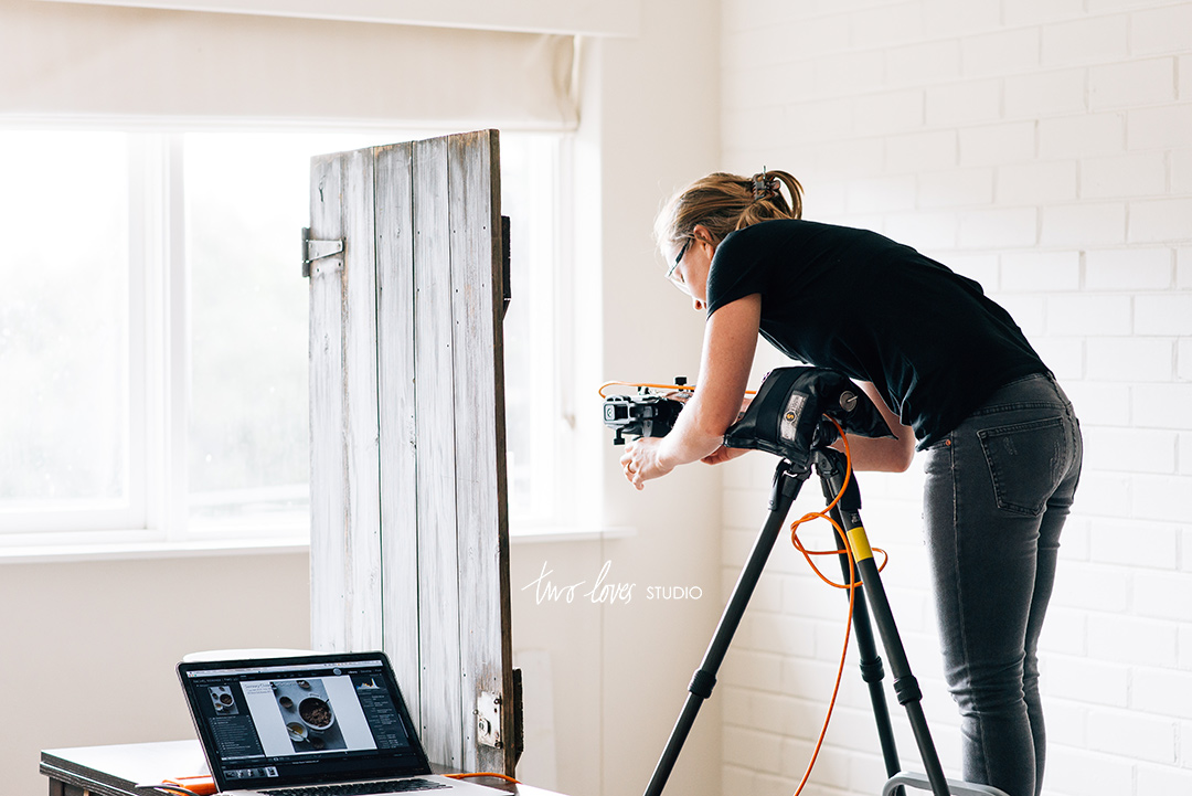 Need a tripod for your food photography? Check out this comprehensive guide about what I use, and what you need to look for. Click to read. #foodphotography #learnfoodphotography #tripod