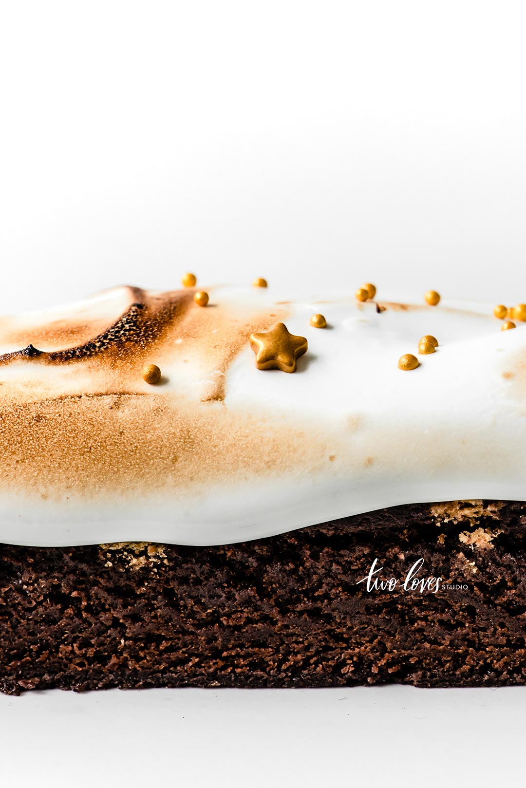 Brownie slices with meringue toasted 