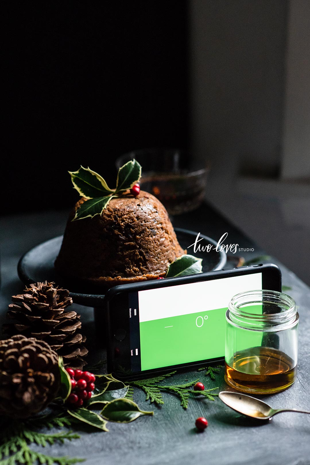These simple iPhone features can be used in any shoot to help improve your photography. From the flashlight, to spirit level, compass and focus targets. Click to read.