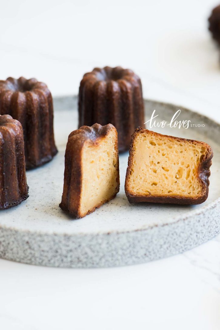 Small cakes on a dish