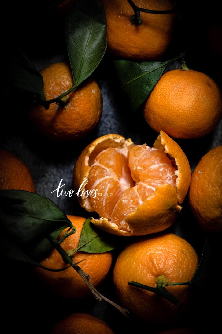 Clementines with leaves.