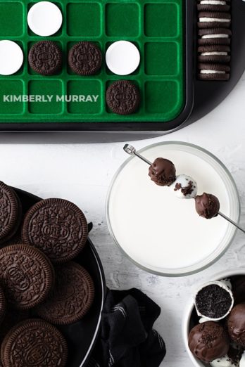 Checkered Oreo cookies with milk by Kimberly Murray.

Food photo shot with Canon EF 100mm f/2.8L Macro IS USM.