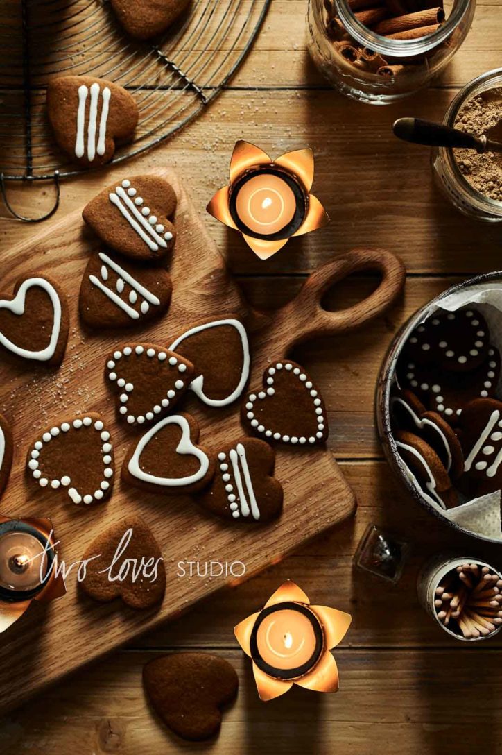 Wooden backdrops can be either cutting boards, or tables, or both like in this photo of cookies. 